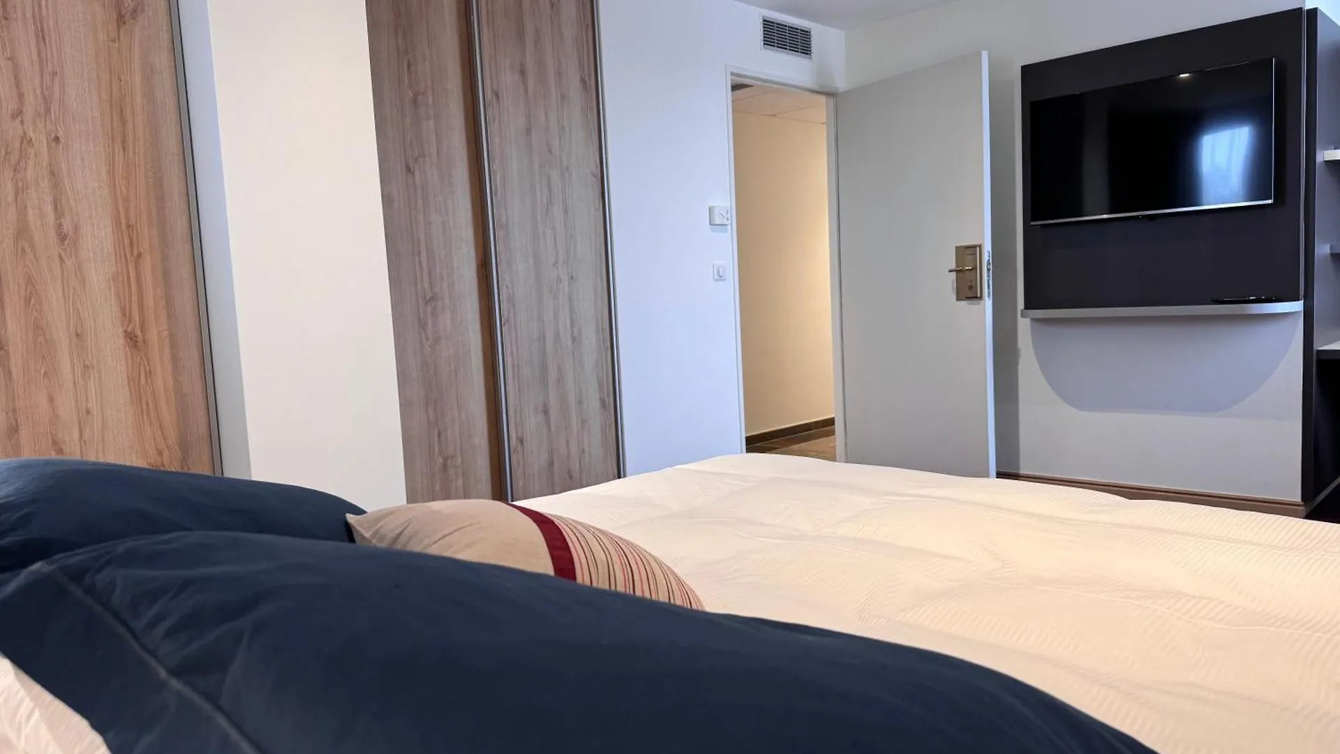 Brit Hotel De Grignan Vichy 4*,  Francia