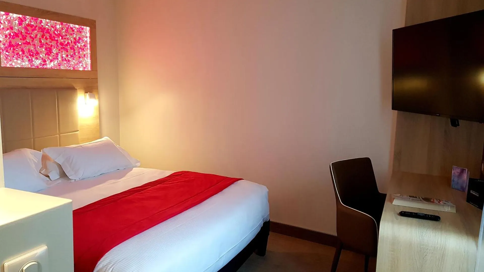 Hôtel de Grignan Vichy 4*,  França