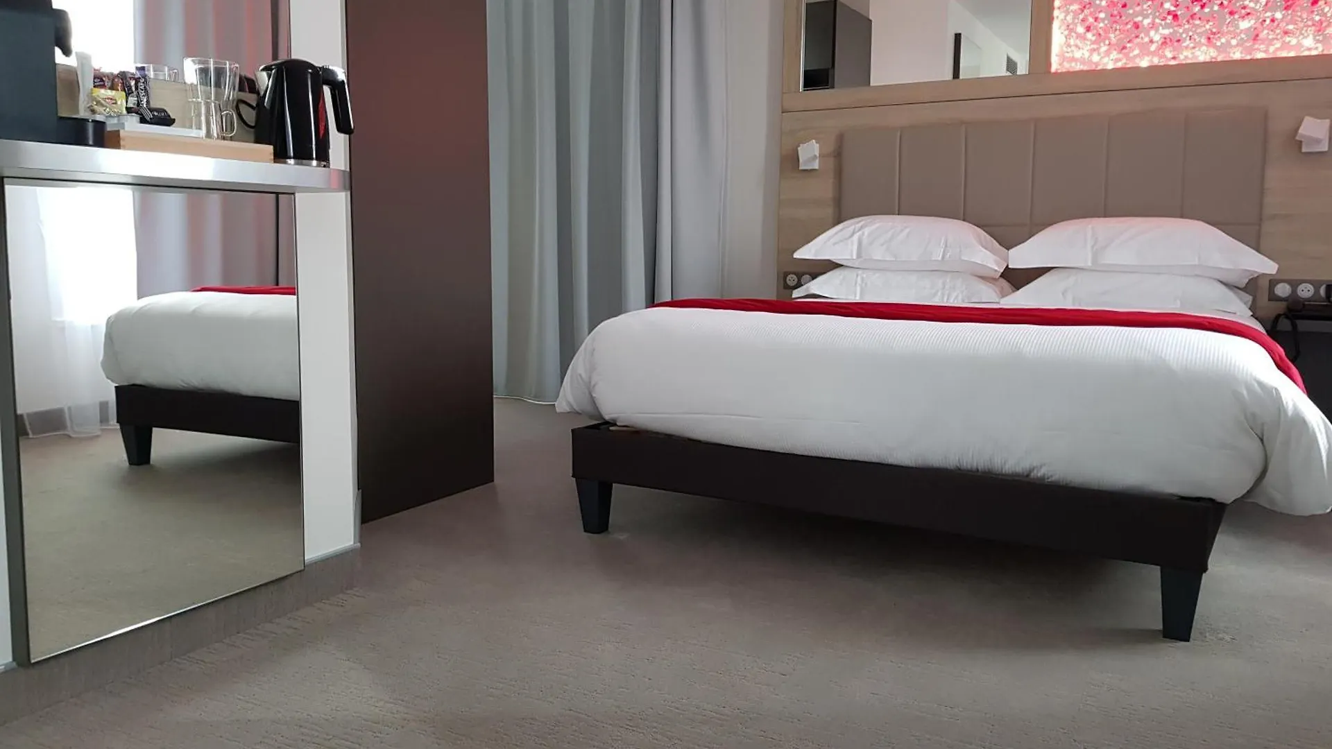 ****  Brit Hotel De Grignan Vichy Francie